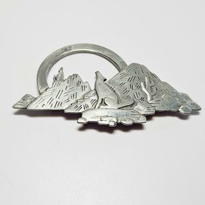 Vintage JJ 1988 Pewter Wolf Howling at Moon Brooch